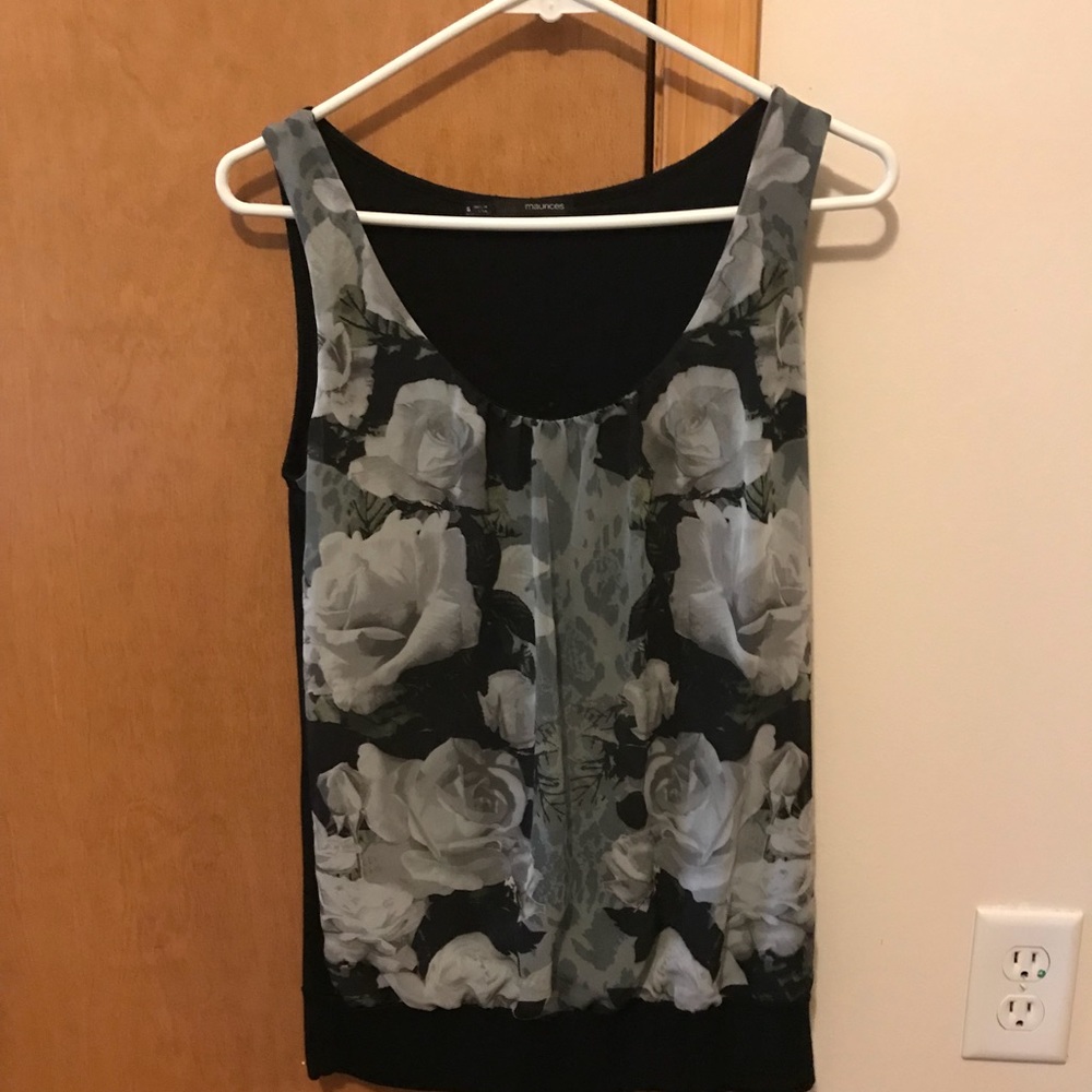 Cute tank top from Maurice’s. Available to Bundle!